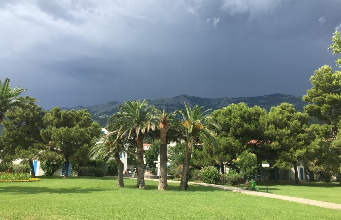 Danas promjenljivo oblačno, moguća kiša