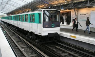 Beba rođena u pariskom metrou dobila besplatnu vožnju do 25. godine