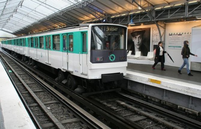 Beba rođena u pariskom metrou dobila besplatnu vožnju do 25. godine