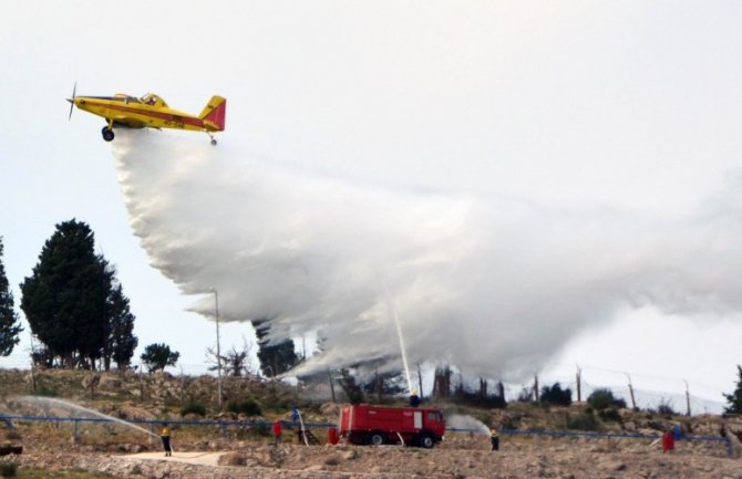 Bar: Akcija gašenja požara u blizini rafinerija, na brodu, pad helikoptera...