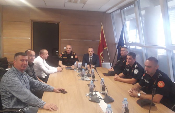 Šest policijskih službenika iz CG u naredna dva mjeseca radiće na hrvatskom primorju