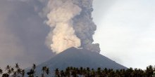 Indonezija zatvara aerodrom Bali zbog vulkanskoga pepela (Video)