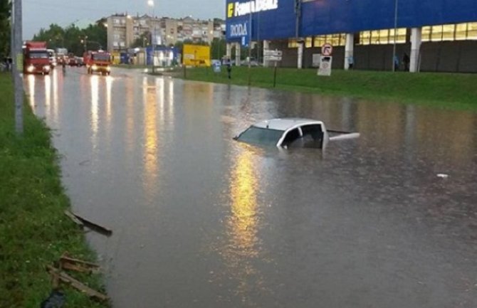 U Subotici jedna osoba povrijeđena, potop u Novom Sadu (Video)