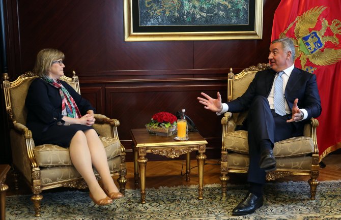 Dijalog u interesu napretka zemlje