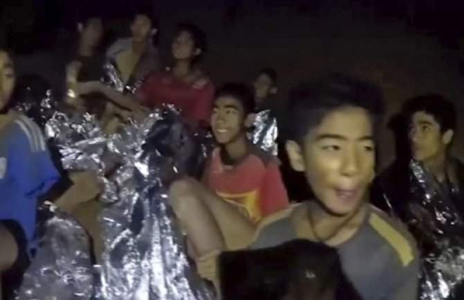 Ograničeno vrijeme za spašavanje dječaka, traže alternativan način za izvlačenje iz pećine