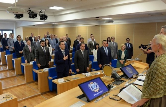 URA: Molimo kolege iz DF-SNP da više ne glasaju za kadrove DPS-a i SD-a