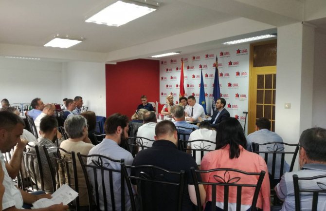 URA: Nezadovoljni rezultatom opozicije, ne prekidati bojkot parlamenta