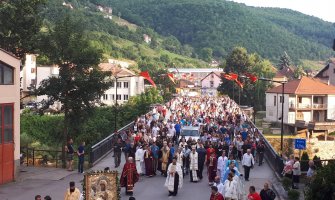 Petrovdanska litija u Bijelom Polju: Držimo se ljubavi, ona je siguran put (FOTO)