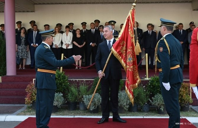 Dakić: Beskompromisno služite državi i njenim interesima