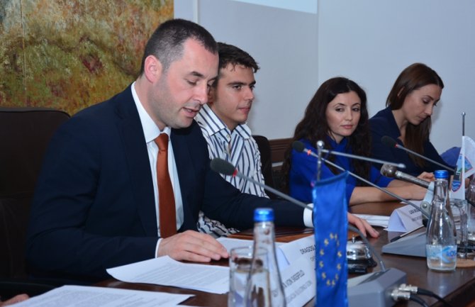 Poboljšati sistem upravljanja otpadom u opštinama Berane i Malesi e Madhe