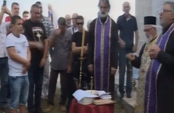 Parastos Draži Mihajloviću ipak održan ispred crkve