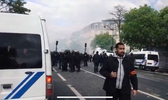 Uhapšen Makronov pomoćnik koji je tukao demonstranta(VIDEO)