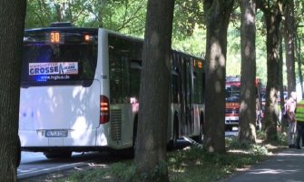 Nožem napao putnike u autobusu, 14 povrijeđenih
