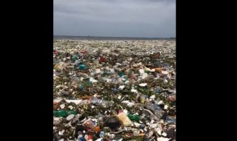 Snimak koji je šokirao svijet: Ogroman talas od 30 tona plastike!(VIDEO)