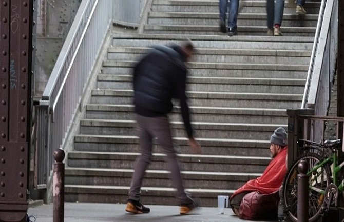 Na željezničkoj stanici zapaljena dvojica beskućnika