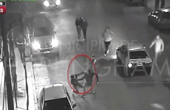 Zločin ispred noćnog kluba: Fudbaler nožem usmrtio golmana (VIDEO)