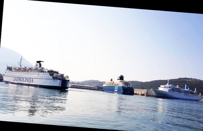 Prvi put u istoriji: Dva kruzera uplovila u jednom danu u barsku luku