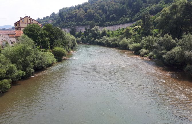 Promjenljivo, ponegdje kiša, do 36 stepeni