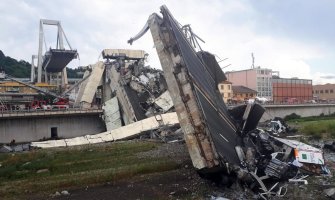 Objavljen novi snimak rušenja mosta u Đenovi (VIDEO)