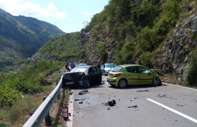 Udes u Dromiri: Jedna osoba teže povrijeđena, dvije lakše(VIDEO)