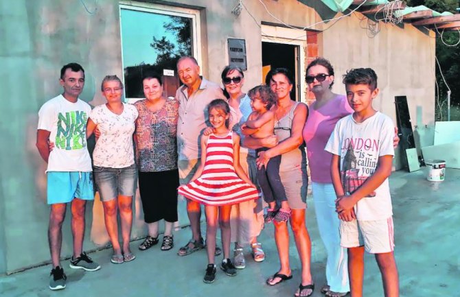 Porodici Huko obezbijeđen krov nad glavom, Žene Bara velikog srca im promijenile život