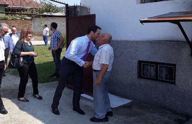 Milačić obećao na Kosovu: Prava će svake godine slati po jednu ugroženu porodicu s Kosova na ljetovanje u Crnu Goru