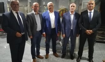 Organizuju zajedničke aktivnosti radi poništenja odluke Vlade o priznanju Kosova