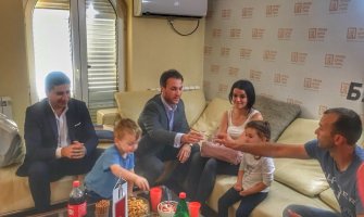 Milačić ugostio porodicu s Kosova i Metohije: Čukarići, dobrodošli kući(FOTO)