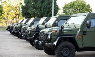 Šest lakooklopnih vozila stiglo u Crnu Goru(FOTO)