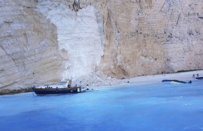 Odronila se stijena na plaži na Zakintosu, 3 osobe povrijeđene