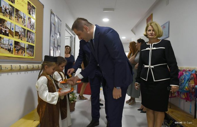 Šehović i Krapović otvorili novi vrtić na 700 m2 Budvi, već upisano 200 mališana