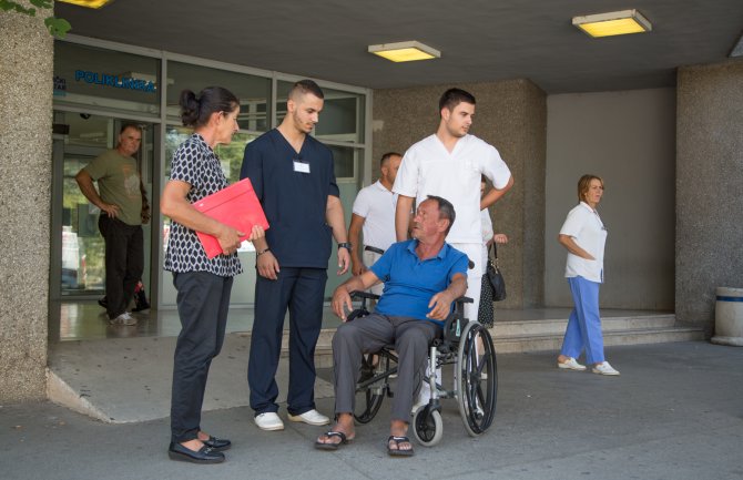 KCCG: Od sada medicinsko osoblje pomaže i sprovodi teško pokretne i nepokretne pacijente