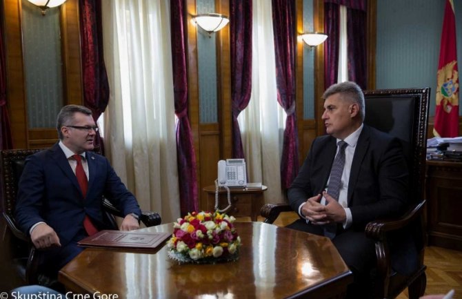 Crna Gora prati pregovore Beograda i Prištine koji su važni za stabilizaciju prilika u regionu