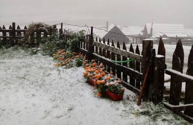 Na Bjelašnici pao snijeg, temperatura ispod nule (FOTO)