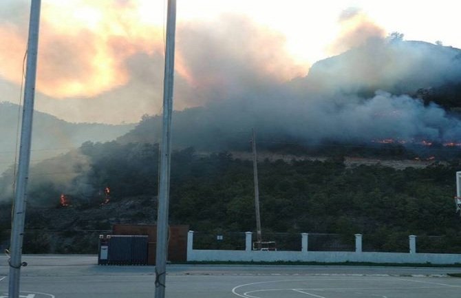 Požar kraj gradilišta mosta Moračica