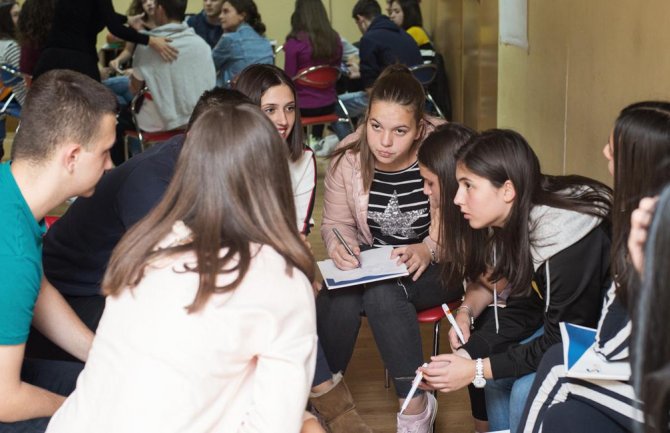 U okviru CeMI-jeve škole 55 srednjoškolaca dobilo diplome za vršnjačke edukatore