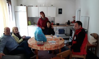Bijelo Polje: Obišli starije sugrađane i uručili im poklone