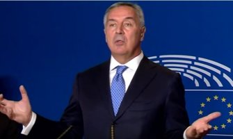 EU da posluša Đukanovića, na Balkanu sve više onih koji zveckaju oružjem