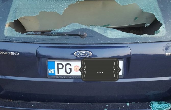  Mikiću jutros obijen auto u dvorištu kuće u Donjoj Gorici 