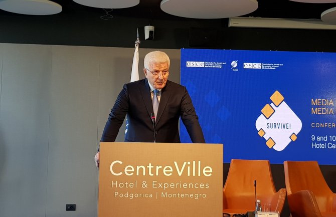 Marković: Novinarima nedostaje hrabrosti da tragaju za istinom, društvu da se sa tom istinom suoči