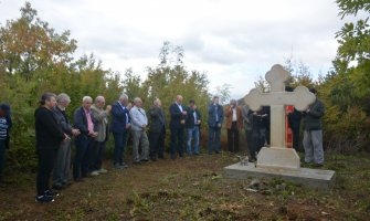 SNS podigao spomen obilježje Srbima i Crnogorcima stradalim u Balkanskim ratovima (FOTO)