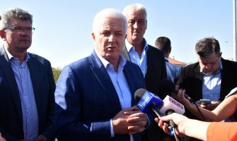 Marković: Pratiće se ko ne ustaje na himnu i podnosiće se prijava