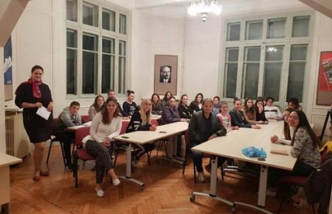 Četrdeset građana Cetinja pohađa kurs italijanskog jezika