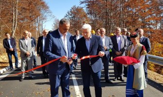 Svečano otvoren put i višenamjenski teren: Žabljak će biti oaza mira, čistoće, kvalitetne i zdrave ponude