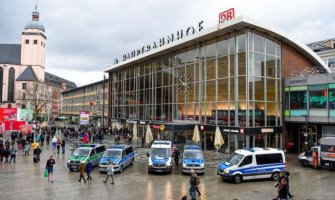 Okončana talačka kriza u Kelnu, policajci upali u apoteku, otmičar povrijeđen, žena oslobođena (FOTO)