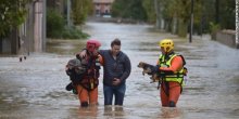 Francuska: 13 žrtava nevremena, bujica nosila ljude na spavanju, mnogi zarobljeni na krovovima kuća (VIDEO)