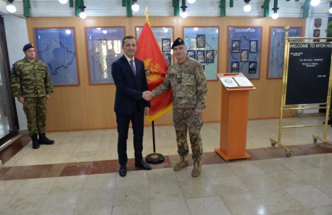 Kuoći pozdravio odluku Crne Gore da doprinese misiji na Kosovu