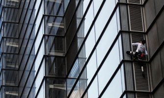 London: Za sat vremena se popeo na vrh nebodera i to bez užadi!(VIDEO)