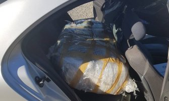 Tuzi: U mercedesu pronađeno 50 kg droge, uhapšen Podgoričanin (FOTO)