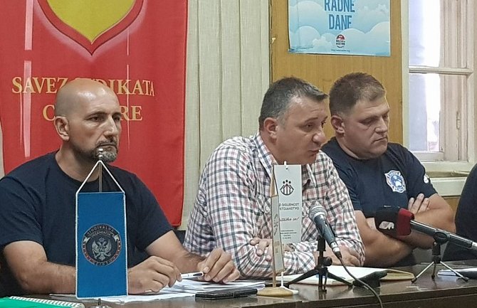 I vatrogasci iz Andrijevice gasili požar iako ne rade poslije 22 sata